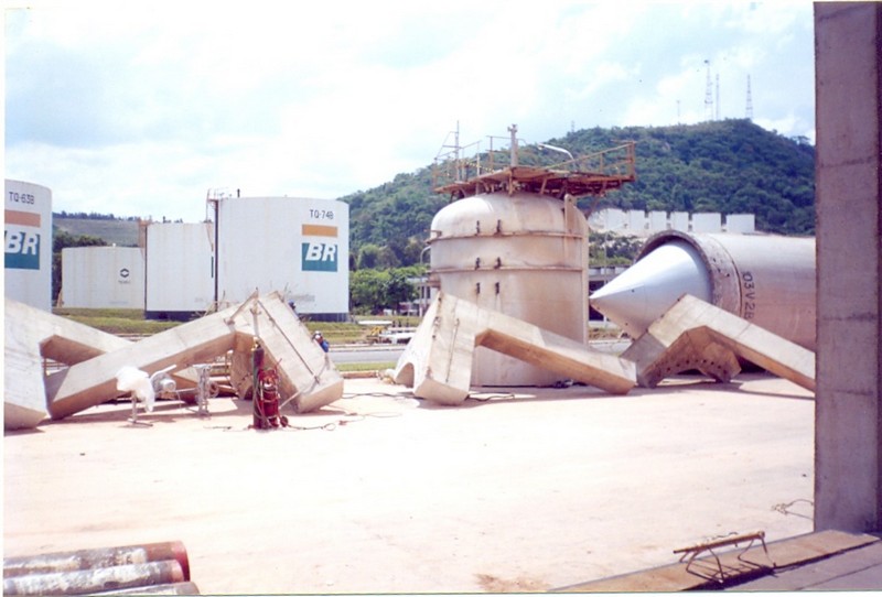 Demolição de concreto armado